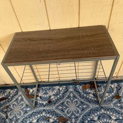 Lightweight side table with one shelf