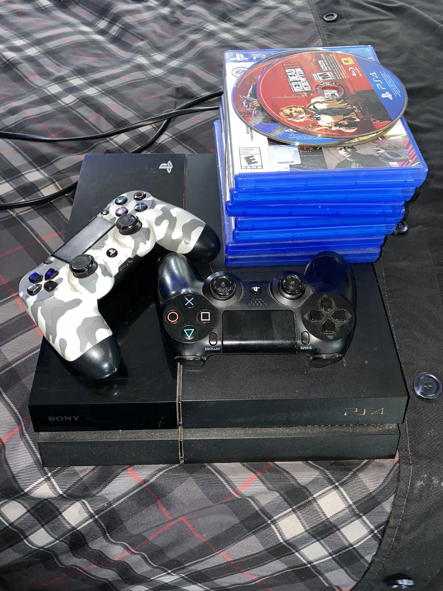 PS4, 11 Games, 2 Controllers