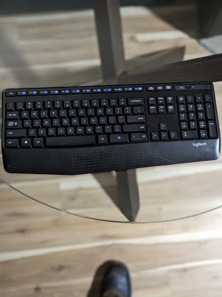 One Wireless Keyboard And One Keyboard W/USB 