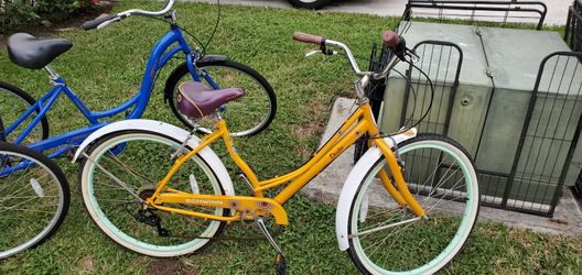 Girls cruiser rides nice