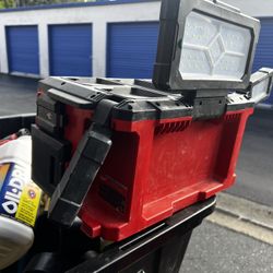 Milwaukee M18 Light Charger Packout