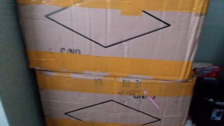 MAKE RESONABLE OFFER Selling in bulk-Bluetooth wireless headsets selling wholesale in bulk