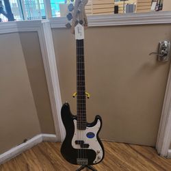 Squire  P-Bass