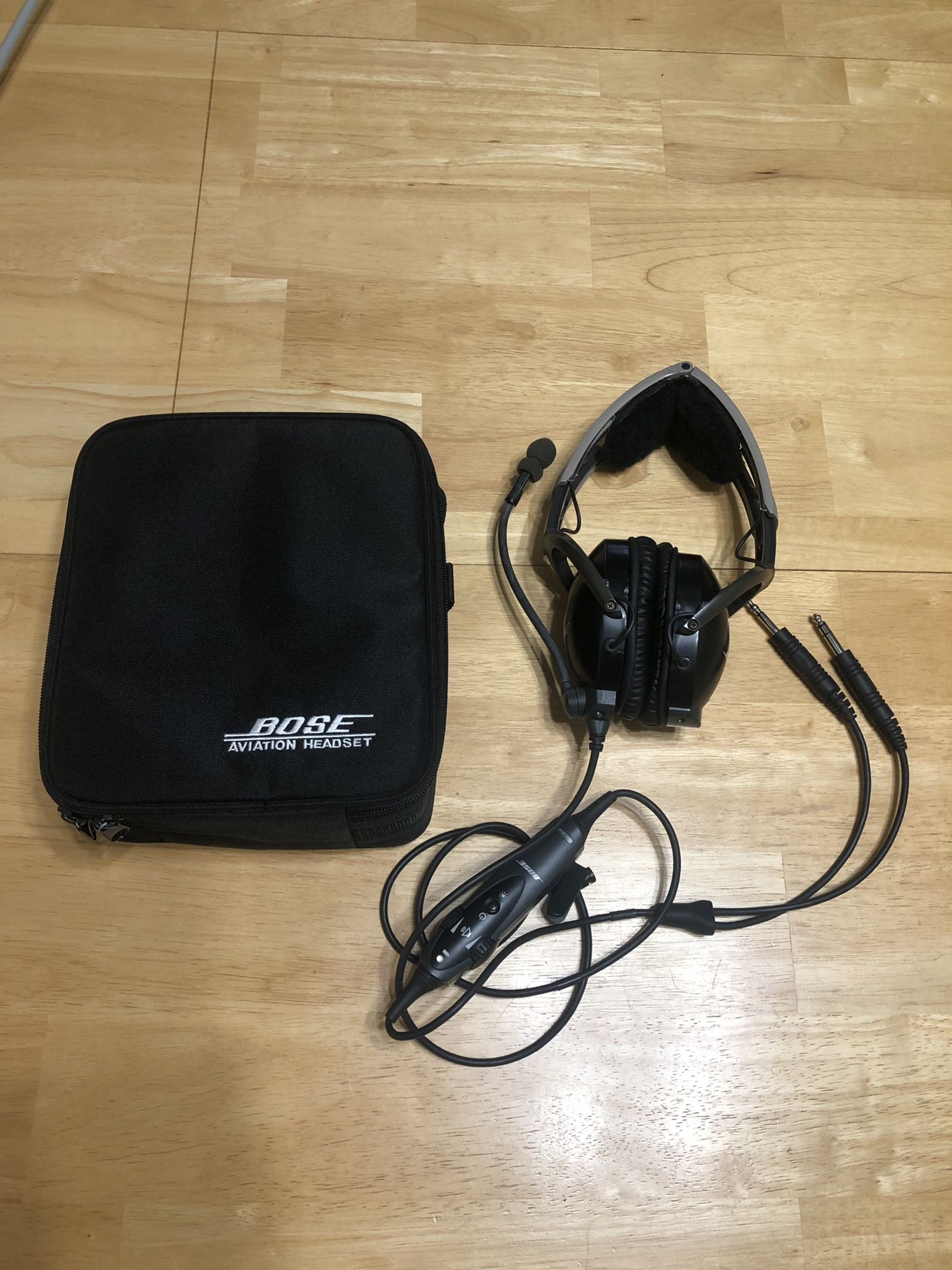 Bose Aviation AHX-32-01 noise cancelling headset
