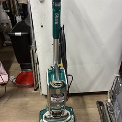 Shark Navigator Lift-Away ADV upright vacuum