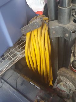 100 ft Extension cord