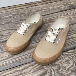 VANS UNISEX LOW BEIGE ( Women’s 8 Men’s 6.5)