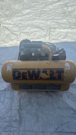 DeWalt D55153 4-Gallon Portable Electric Air Compressor.