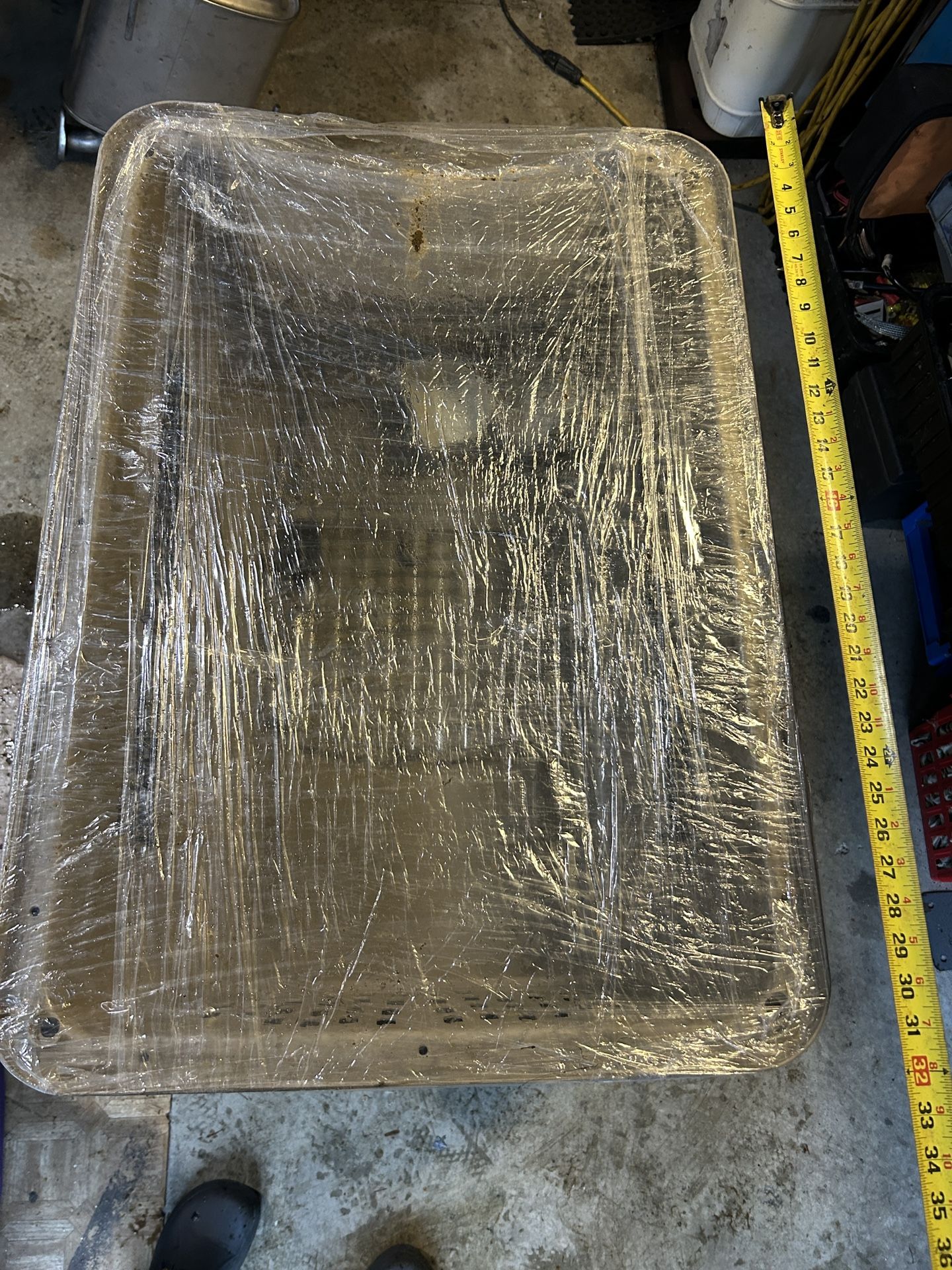 Dog Kennel With 2 Bowls 