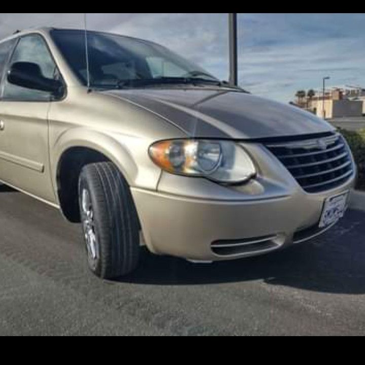 2005 Chrysler Town & Country