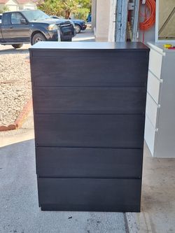 DRESSER