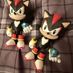 FIGURINE SHADOW THE HEDGEHOG x2 — WILL NEGOTIATE PRICE