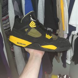 Jordan 4 “Thunder” 2012  (SIZE 14)