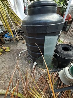 Large Water Container 5 Ft By 6 Ft Dia