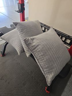 Free throw pillows