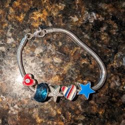 🇺🇸 Patriotic Charm Bracelet ❤️🤍💙