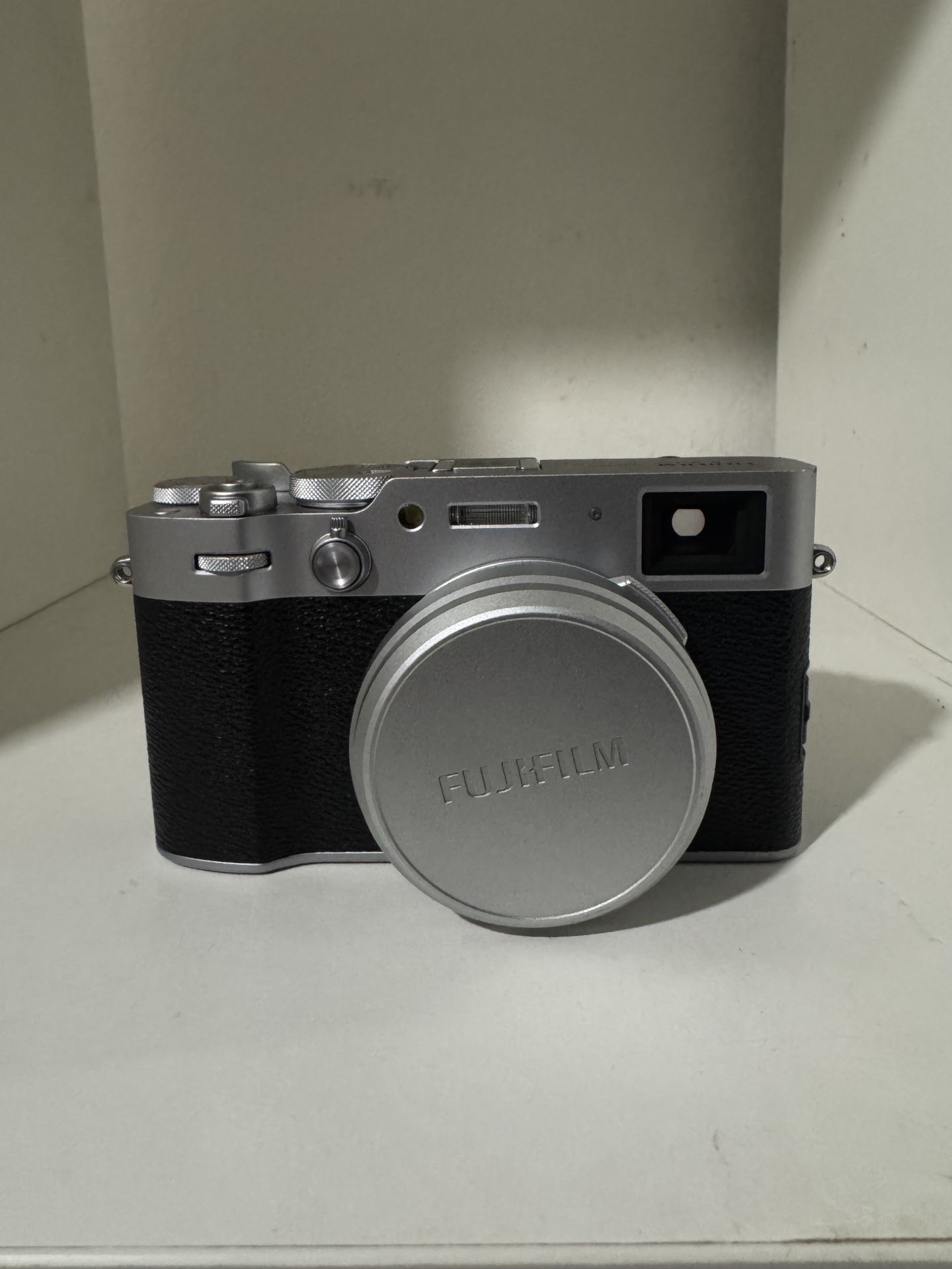 Fujifilm X100Vi (silver)