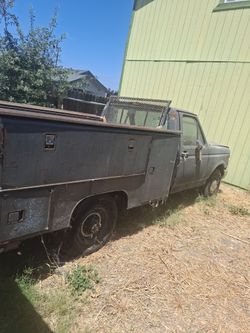 1990 Ford F 250 heavy duty utility truck