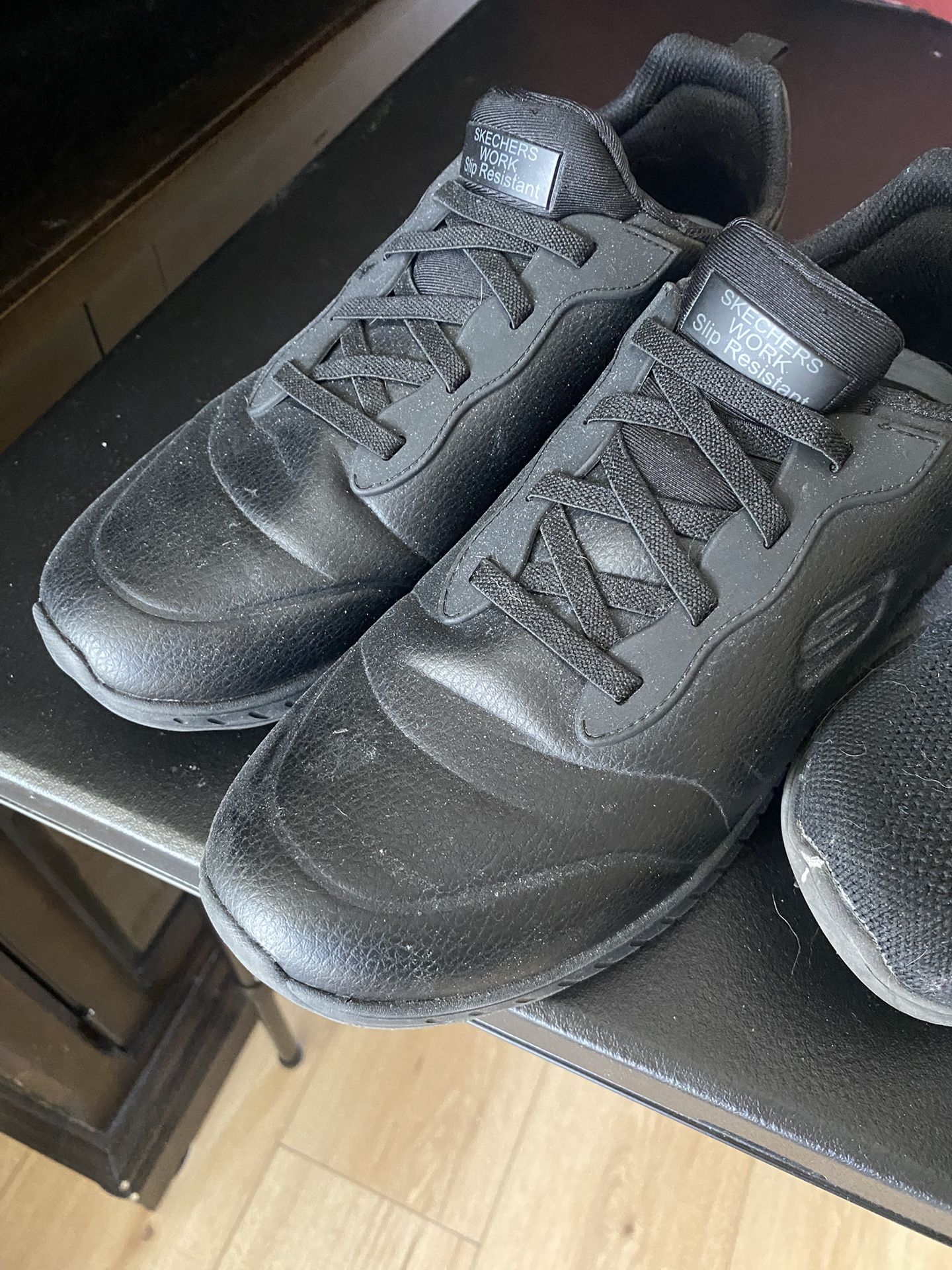 Work shoes, sketchers 8 1/2