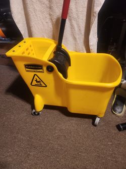 Rubbermaid Mop Bucket