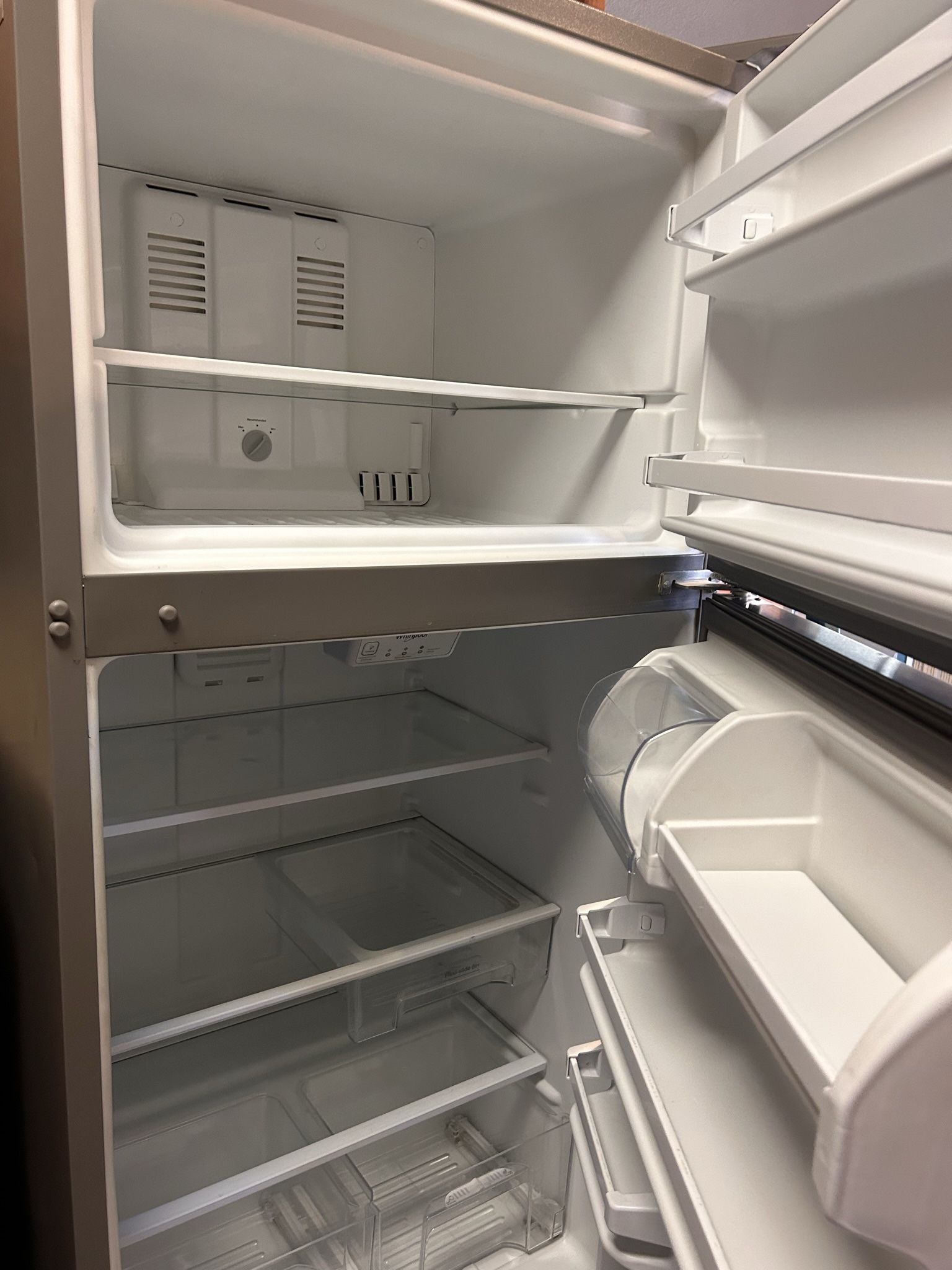 Whirlpool 20.5-cu ft Top-Freezer Refrigerator 