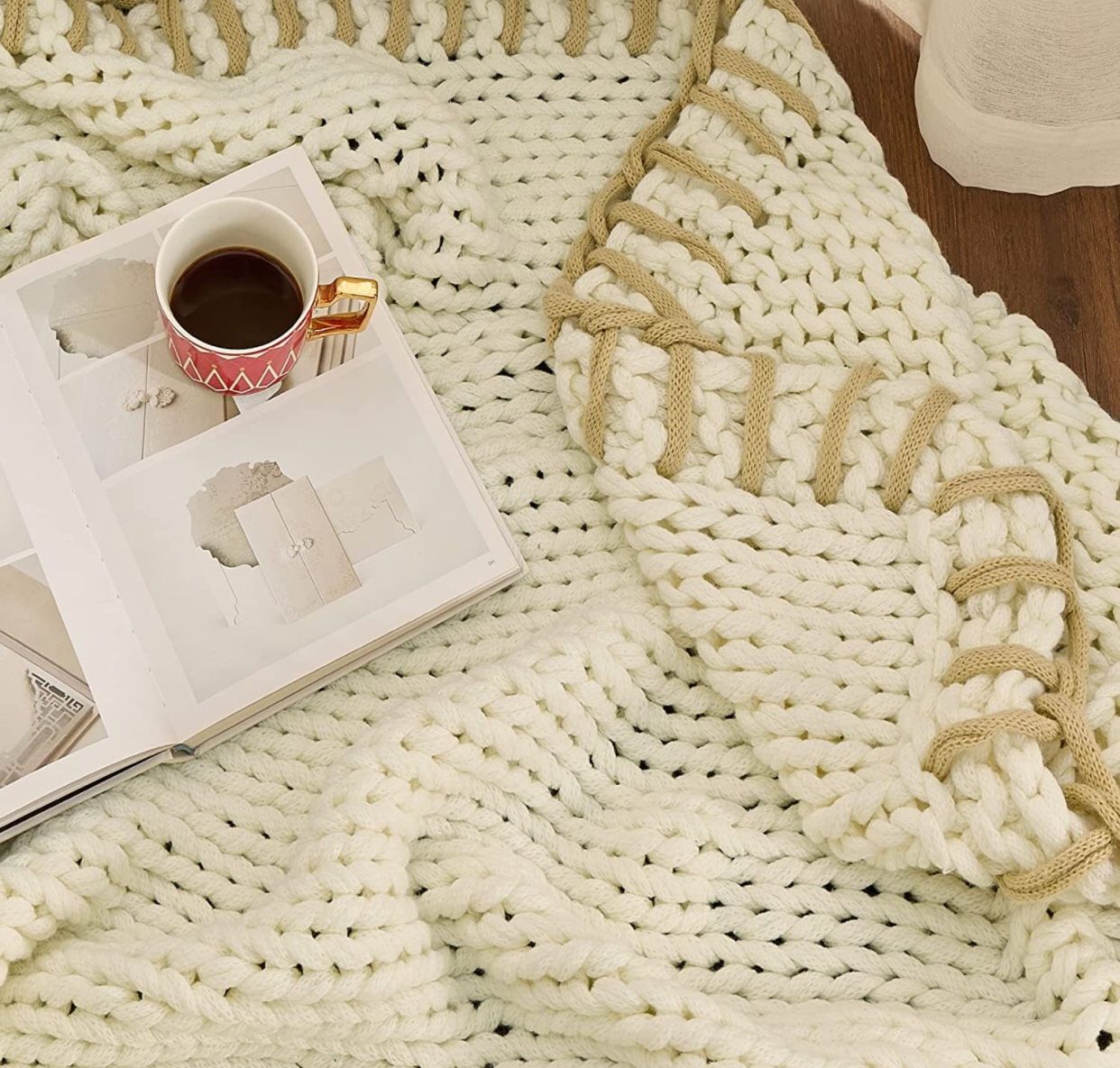 Bedsure Chunky Knit Blanket, Knitted Throw Blankets Soft Big Yarn Thick Braided Knot Crochet Cable Rope Handmade Giant Blankets and Throws, Blue