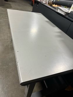 Work station table
