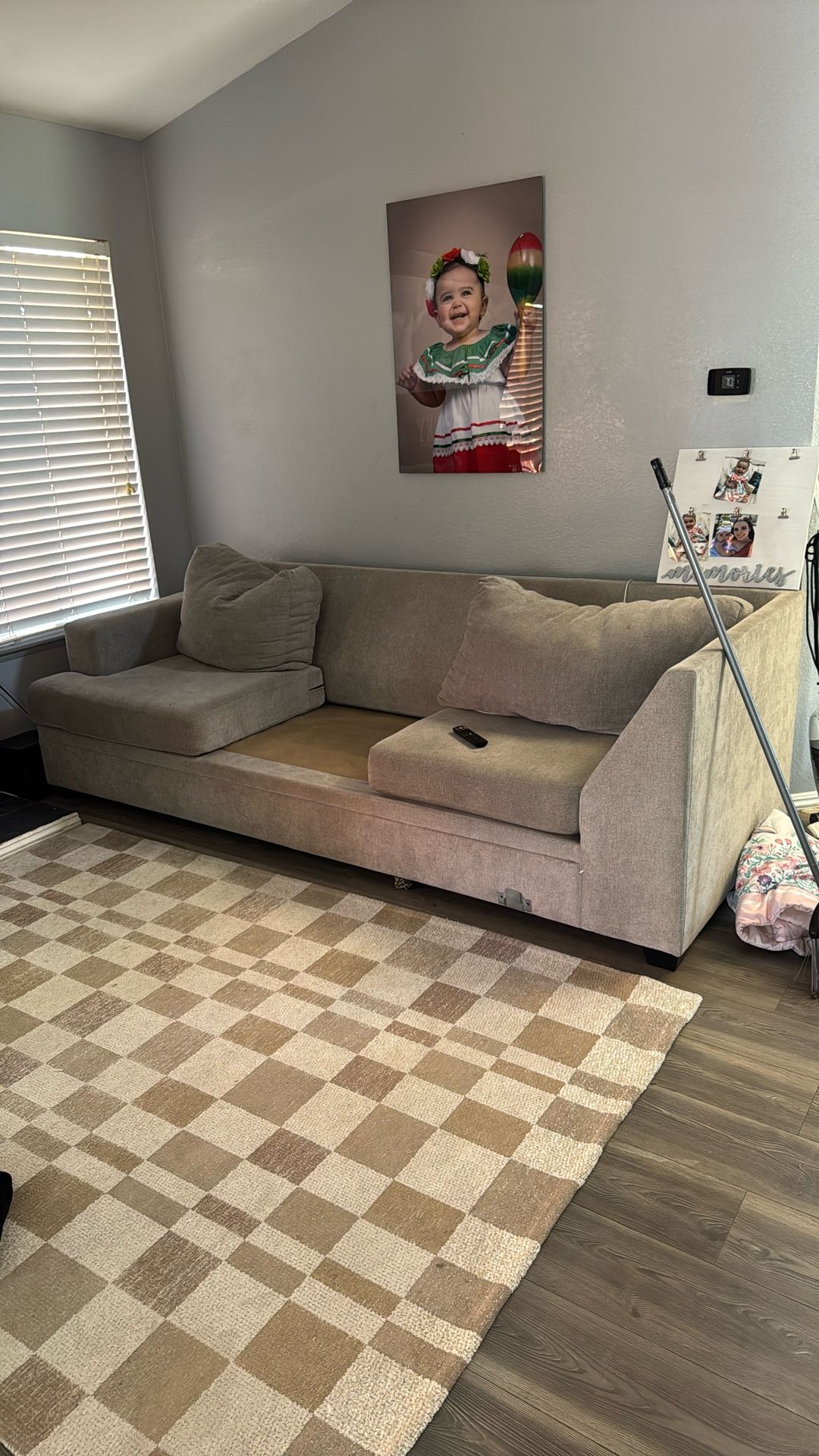 SECTIONAL COUCHES