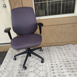 Heavy-Duty, Sturdy Office Chair With Many Adjustments, Firm, Clean Cusions, Like New, Great For Big/Tall Person 