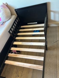 Toddler bed