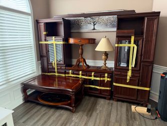 Entertainment center