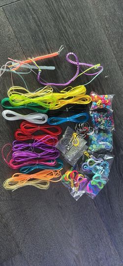 Plastic landyard kit