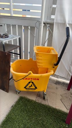 Amazon Basics Mop Bucket with Wringer