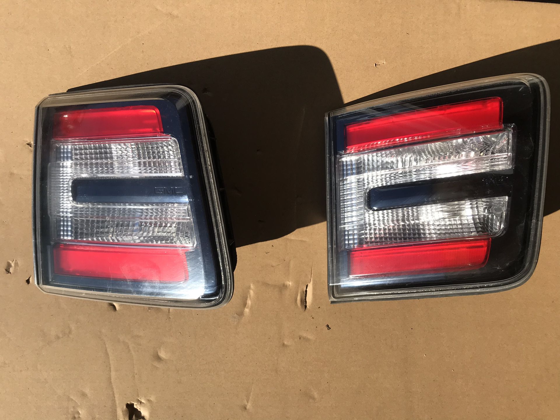 2013-2015 GMC Acadia OEM Trunk Mounted Taillights