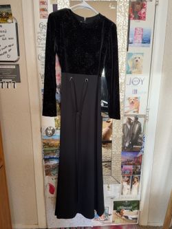 🖤✨ Elegant Black Velvet Evening Dress - $55