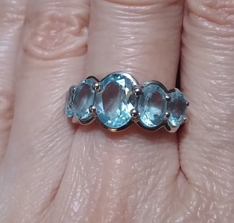 Beautiful New In Box Sterling Silver Ring