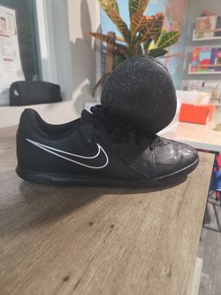 Nike Phantom gx indoor soccer shoes