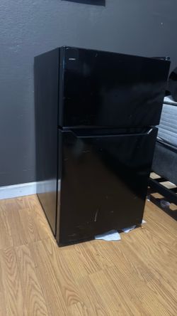 Hisense mini fridge