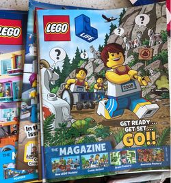 Huge lot of kids lego life magazines (49)