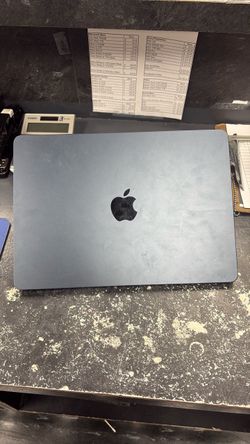 Apple MacBook Laptop – Midnight