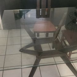 Glass Table / Mesa De Vidrio
