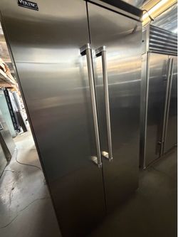 42” VIKING BUILT IN STAINLESS STEEL REFRIGERATOR
