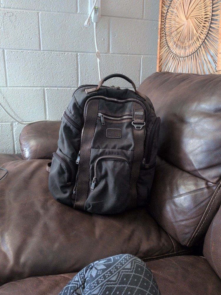 Tumi Kingsville Deluxe Brief Pack
