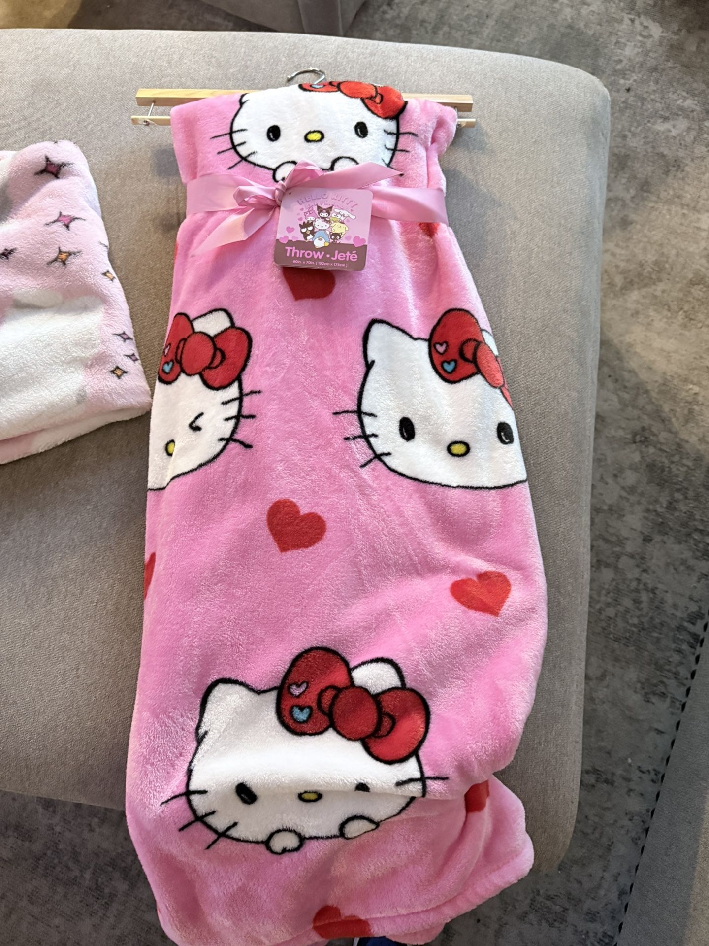 HELLO KITTY RED HEART BLANKETS