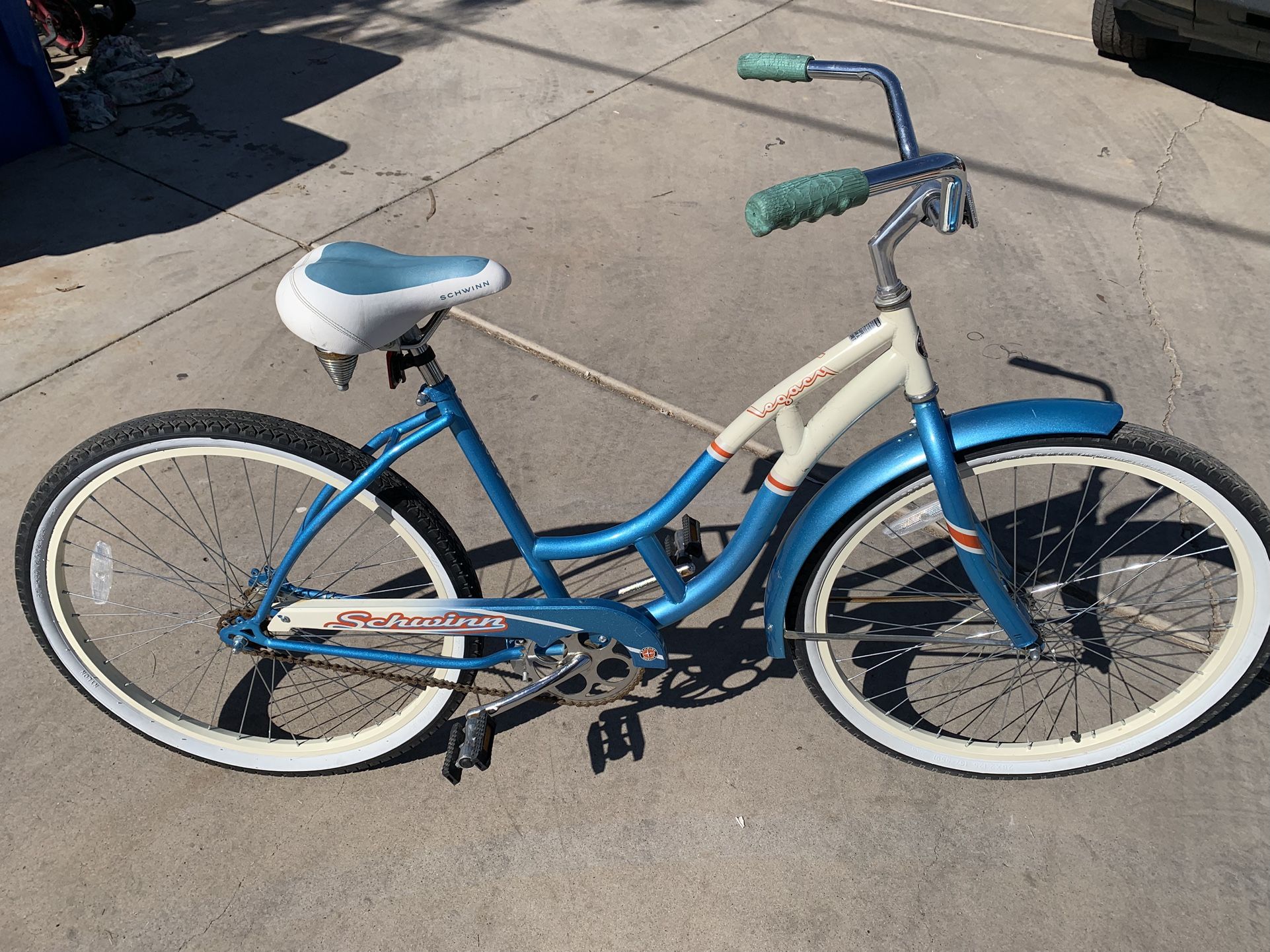 Schwinn Women’s Beach Cruiser Bike 26”