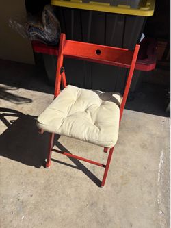 4 Foldable Chairs