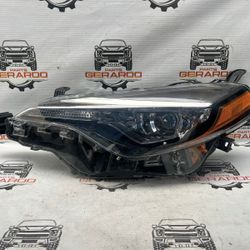 2017,18,2019 Toyota Corolla Driver Side Headlight 