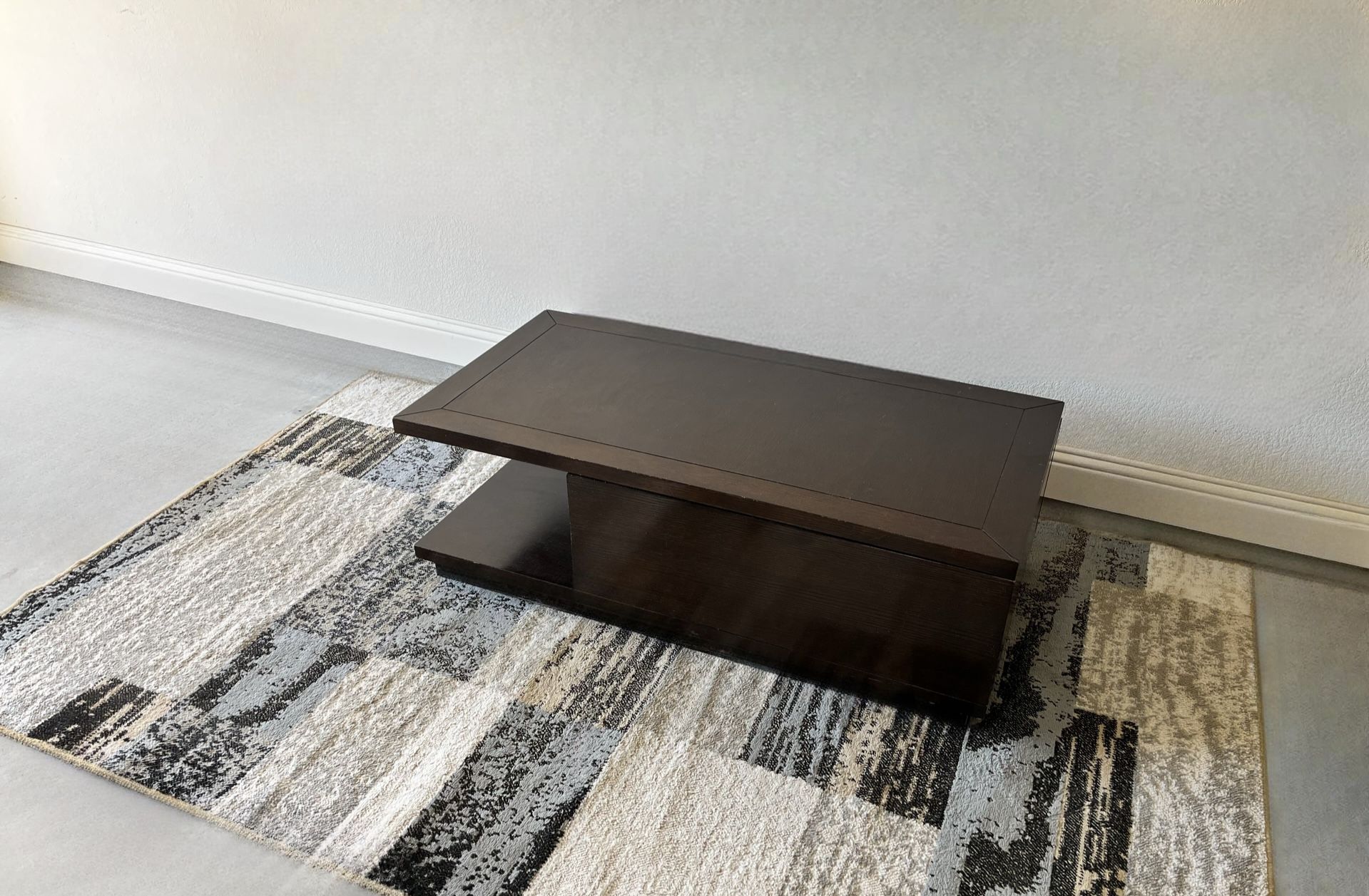 Sliding Coffee Table And Rug