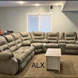 !brand New Ashley Sectional Reclining -
