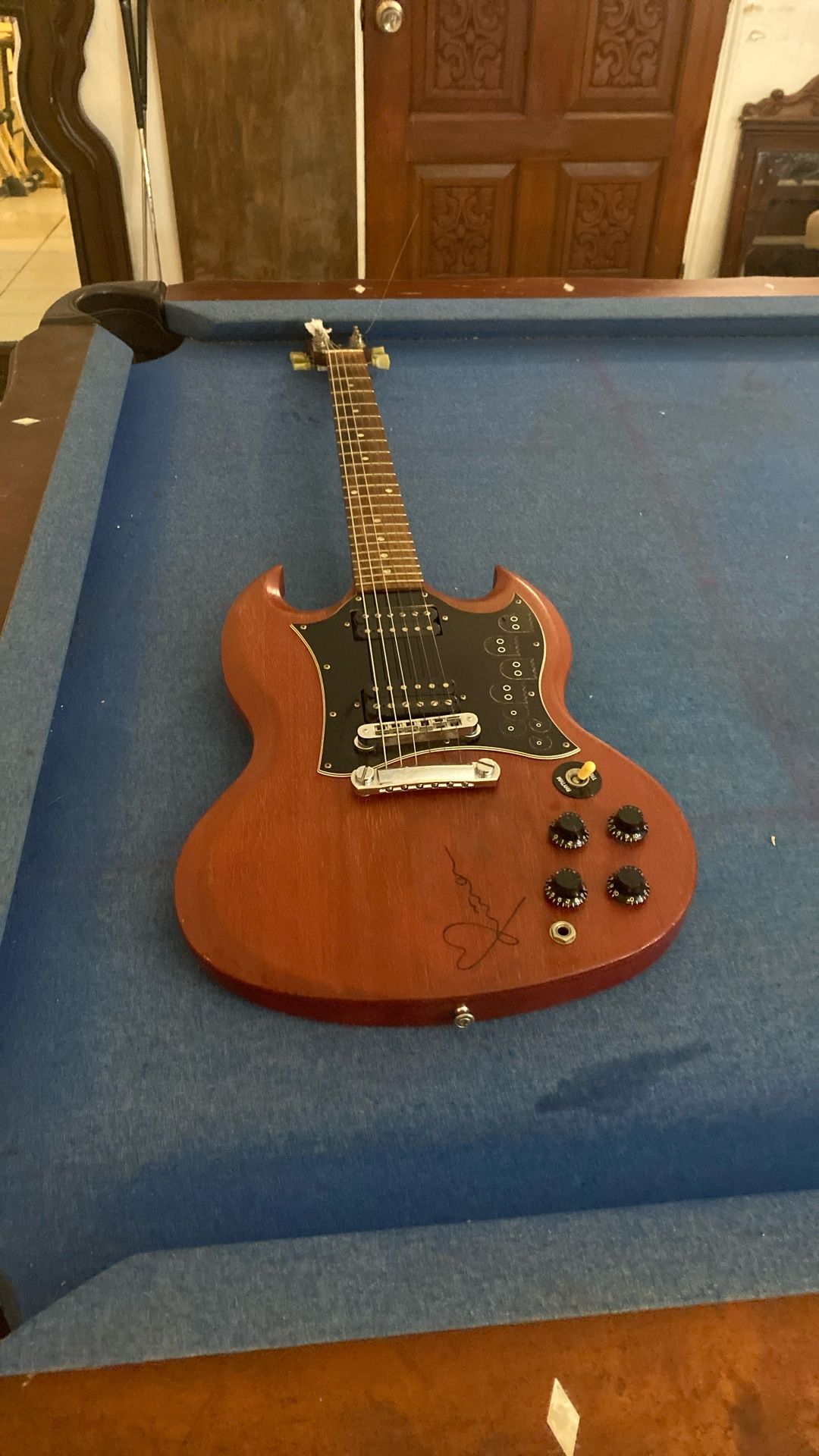 Gibson SG Electric Guitar – Cherry Red – Great Tone & Classic Style